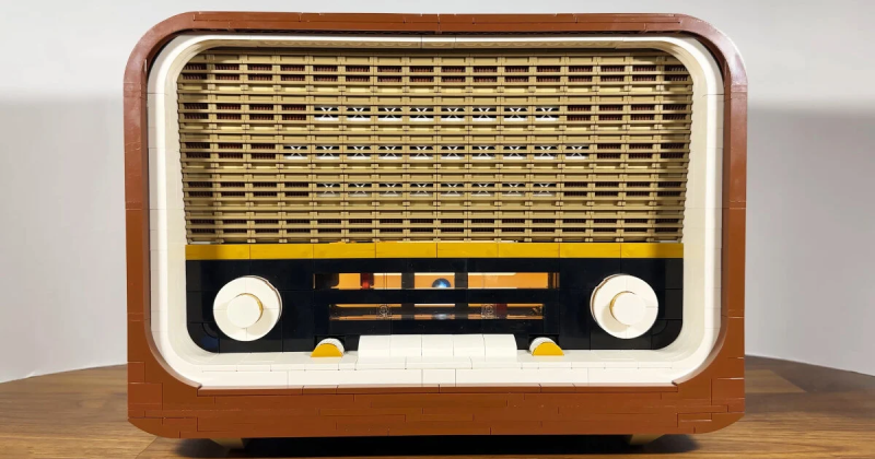 Винтажное радио из LEGO способно воспроизводить любимую музыку
