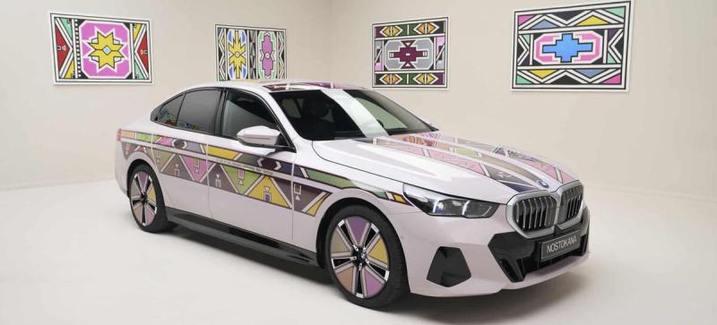 Сочетание технологий и искусства: новый BMW i5 Flow NOSTOKANA украшен сменяющимися узорами Эстер Малангу