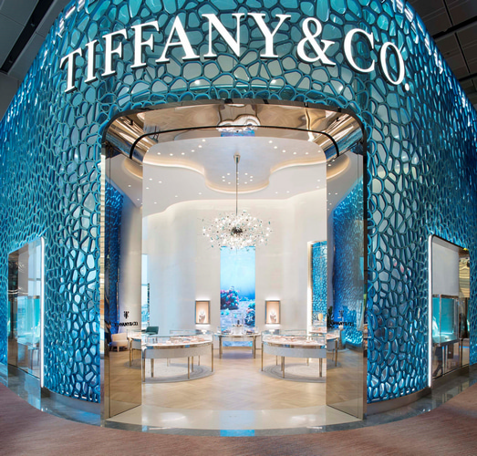 В аэропорту Чанги (Сингапур) открылся новый магазин Tiffany & Co. С экологичным фасадом, спроектированным MVRDV