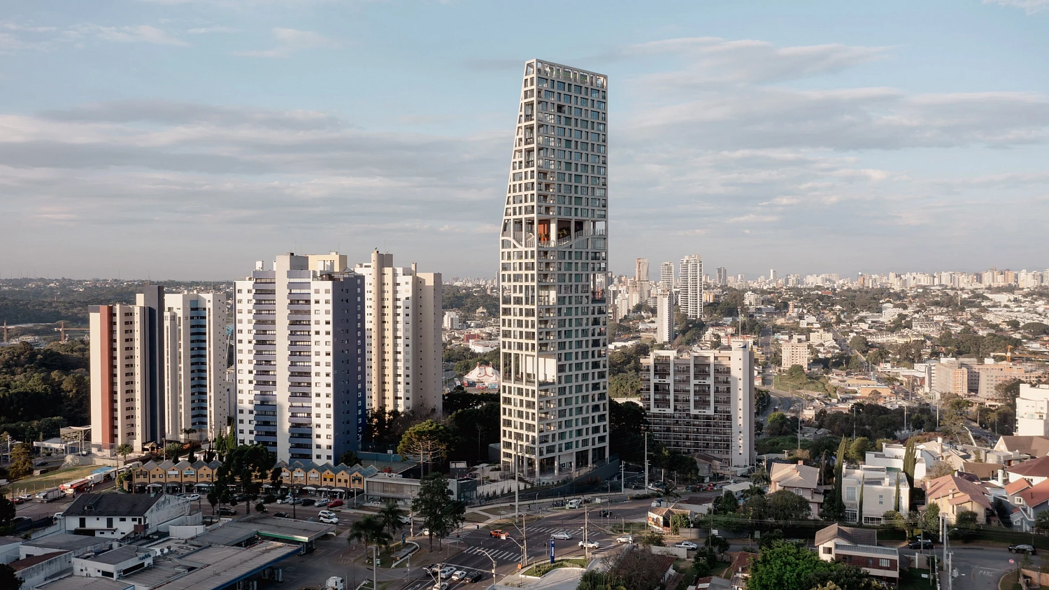 Бетонный экзоскелет окутывает небоскрёб в Бразилии от Triptyque и Architects Office