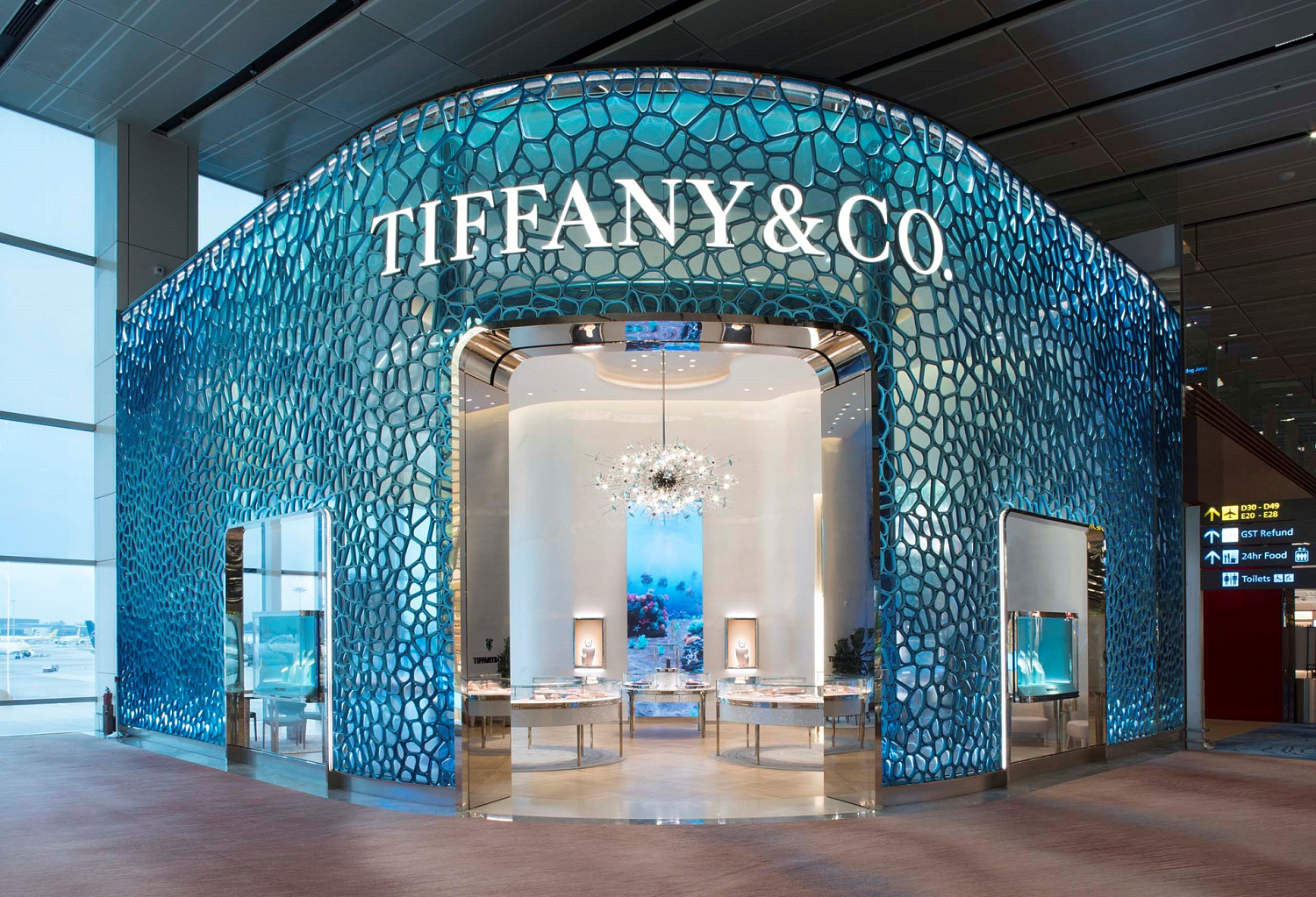 В аэропорту Чанги (Сингапур) открылся новый магазин Tiffany & Co. С экологичным фасадом, спроектированным MVRDV