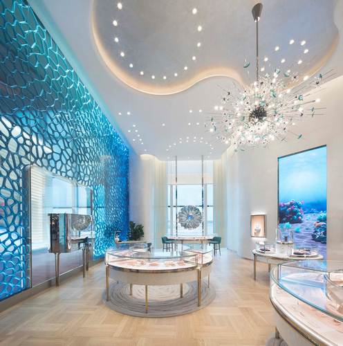 В аэропорту Чанги (Сингапур) открылся новый магазин Tiffany & Co. С экологичным фасадом, спроектированным MVRDV